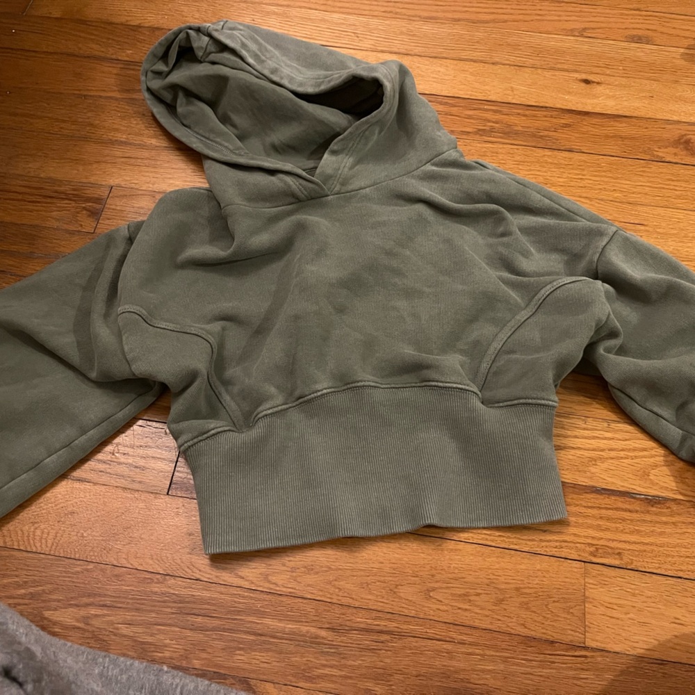 Green cropped sweatshirtrt